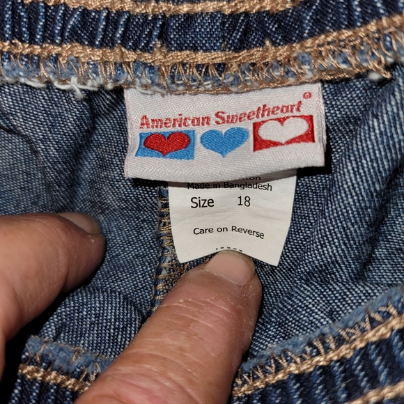 Jean Capris - Picture 2 of 2